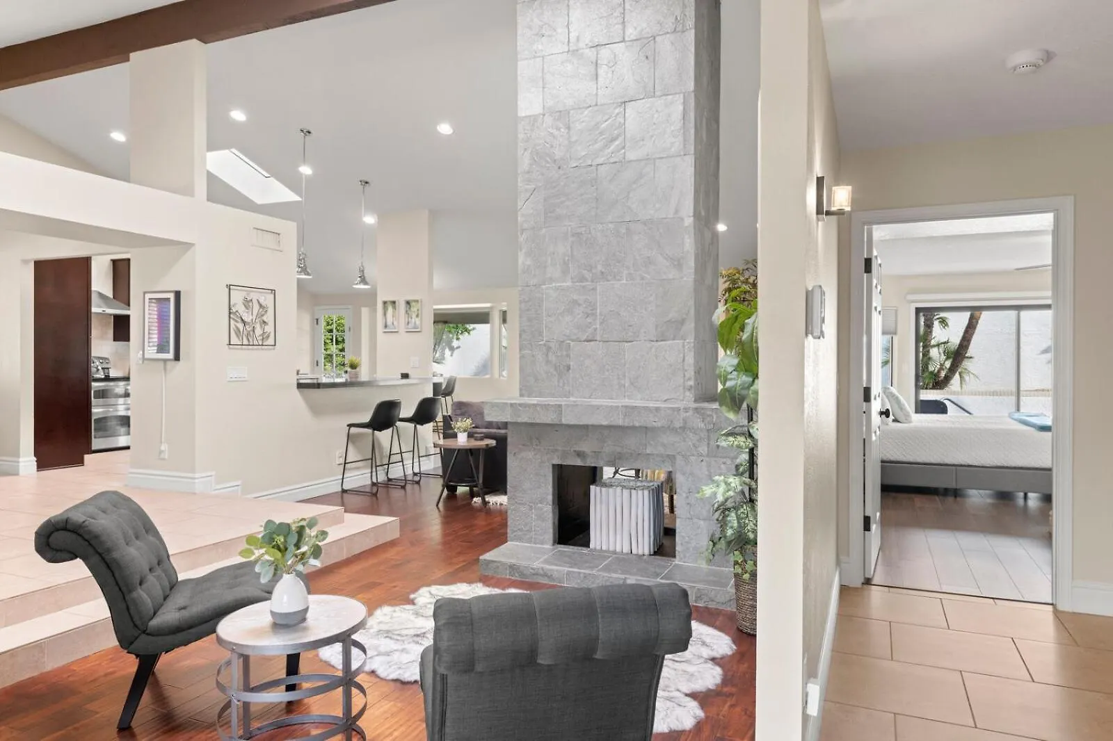 Perfectly Located Spacious Home With Heated Pool Phoenix