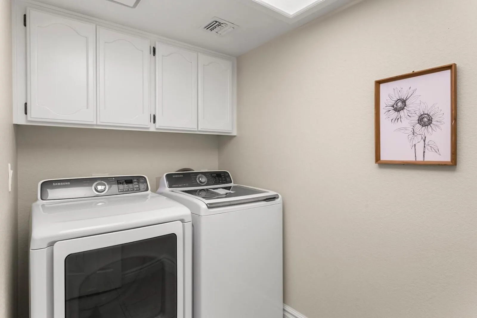 Perfectly Located Spacious Home With Heated Pool Phoenix